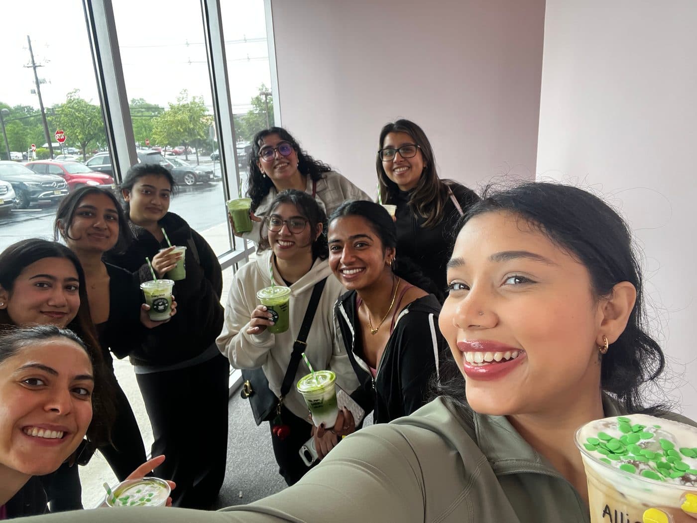 Umme with clients enjoying matcha together